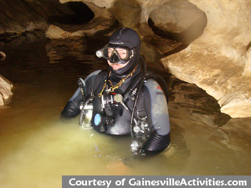 Sean Roberts Sump Dive in Catacombs Cave. Photo: Richard Dreher
