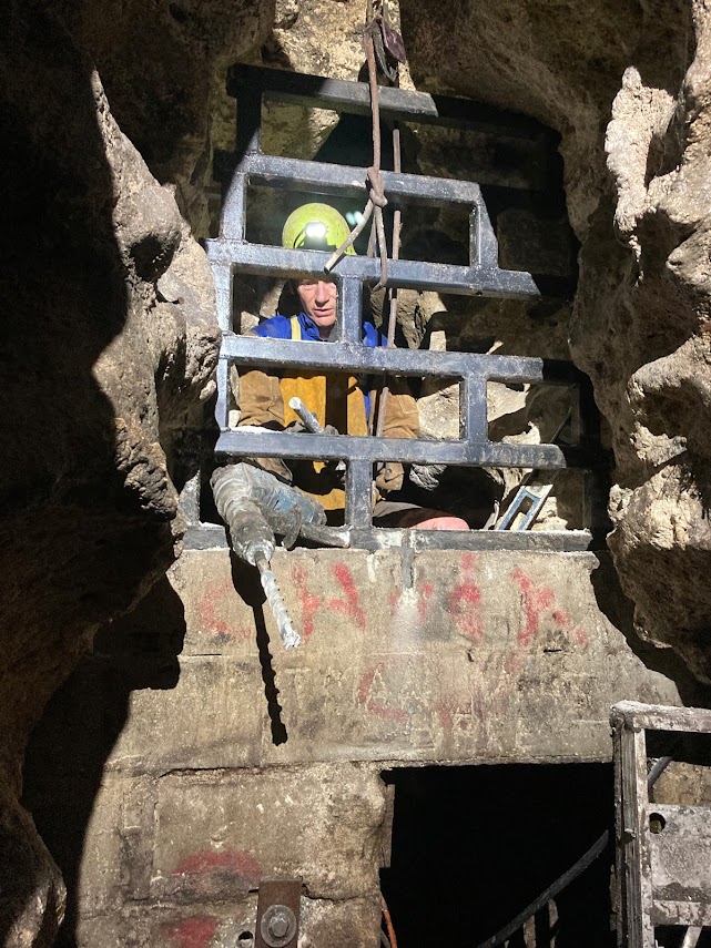 A Brand New Gate on                  Warrens Cave